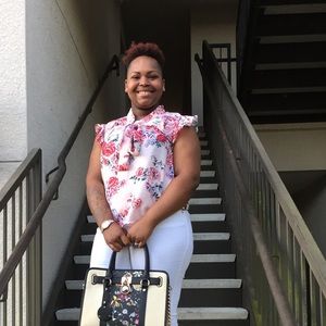 Meet your Posher, Roniquea